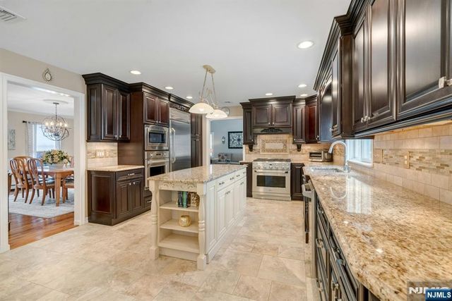 35 Malcolm Place, Mahwah, NJ 07430