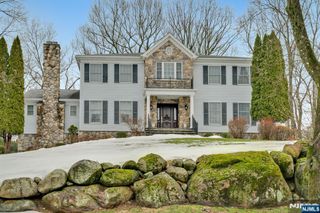 35 Malcolm Place, Mahwah, NJ 07430