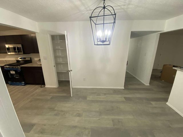 538 58th Street NW, Albuquerque, NM 87105