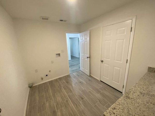 538 58th Street NW, Albuquerque, NM 87105
