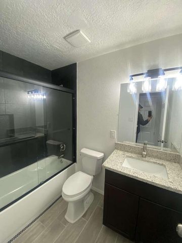 538 58th Street NW, Albuquerque, NM 87105