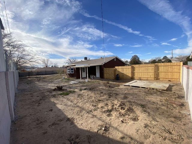 538 58th Street NW, Albuquerque, NM 87105