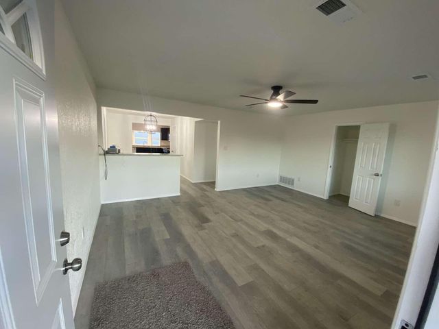 538 58th Street NW, Albuquerque, NM 87105