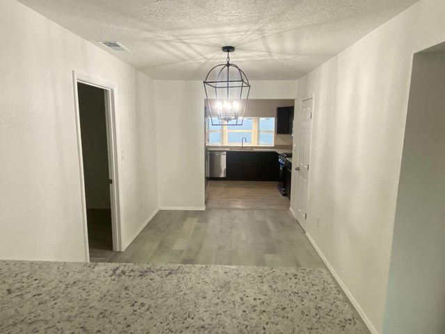 538 58th Street NW, Albuquerque, NM 87105