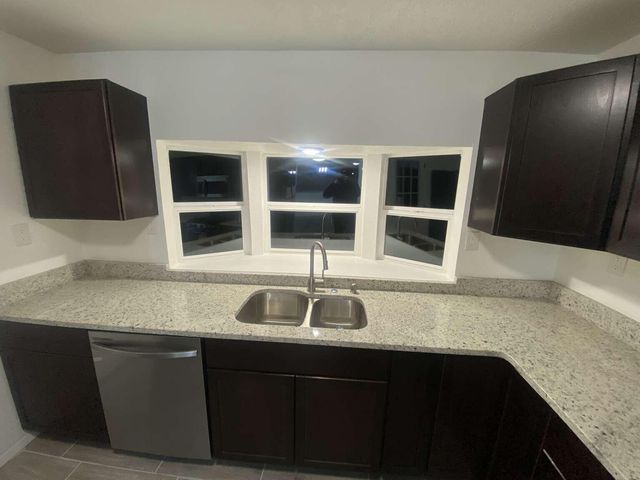 538 58th Street NW, Albuquerque, NM 87105