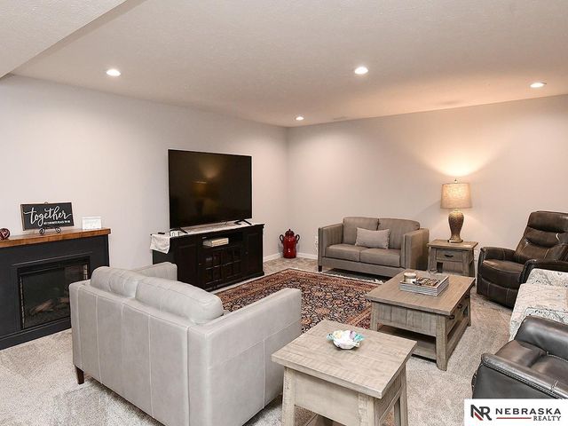 11976 S 113th Street, Papillion, NE 68046