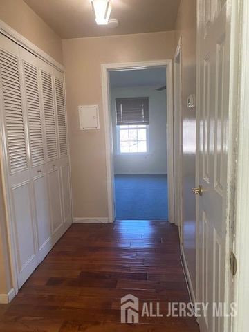 408 Woodbridge Commons Way, Iselin, NJ 08830