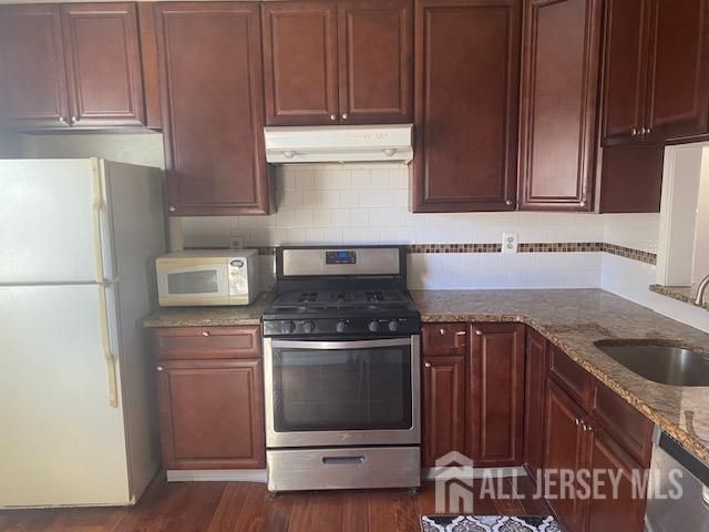 408 Woodbridge Commons Way, Iselin, NJ 08830