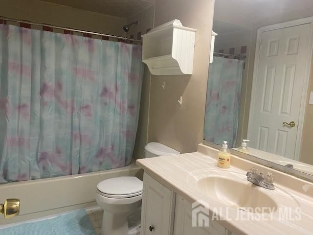 408 Woodbridge Commons Way, Iselin, NJ 08830