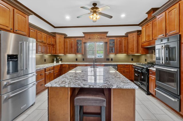 635 Chicken Rd, Lebanon, TN 37090