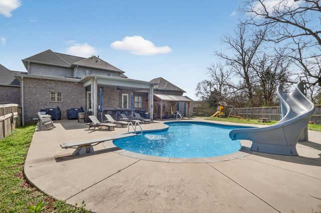 635 Chicken Rd, Lebanon, TN 37090