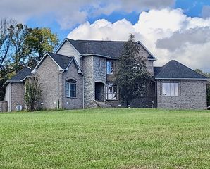 635 Chicken Rd, Lebanon, TN 37090