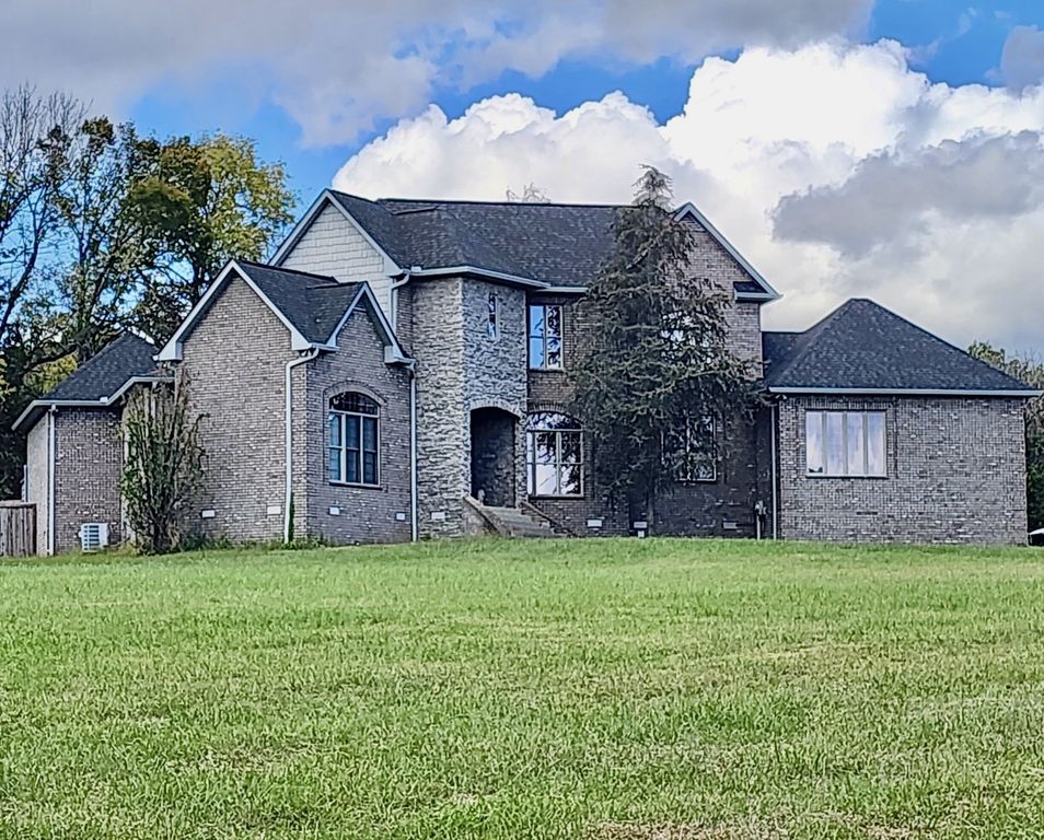 635 Chicken Rd, Lebanon, TN 37090