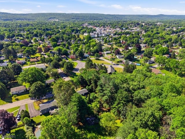 501 Hamilton Dr, Hackettstown Town, NJ 07840