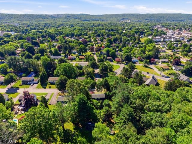 501 Hamilton Dr, Hackettstown Town, NJ 07840