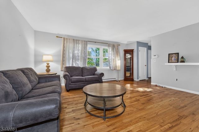 501 Hamilton Dr, Hackettstown Town, NJ 07840