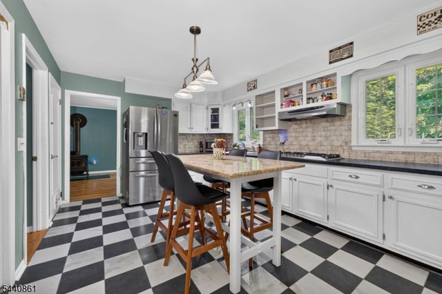 501 Hamilton Dr, Hackettstown Town, NJ 07840