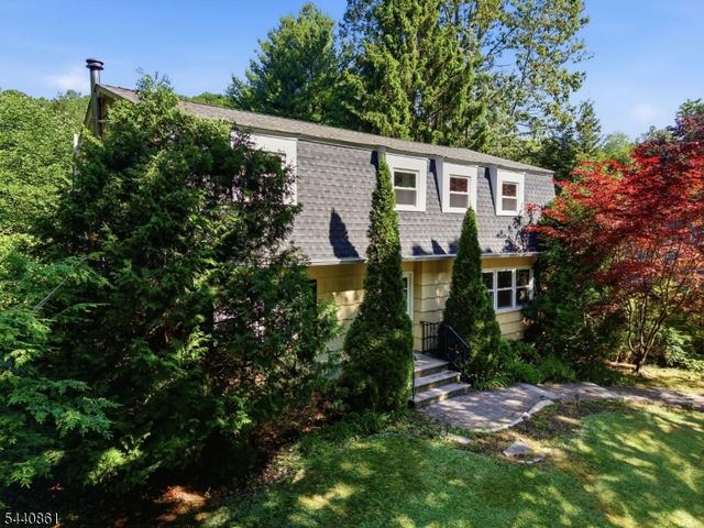 501 Hamilton Dr, Hackettstown Town, NJ 07840