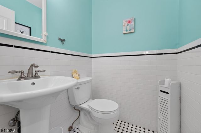 501 Hamilton Dr, Hackettstown Town, NJ 07840
