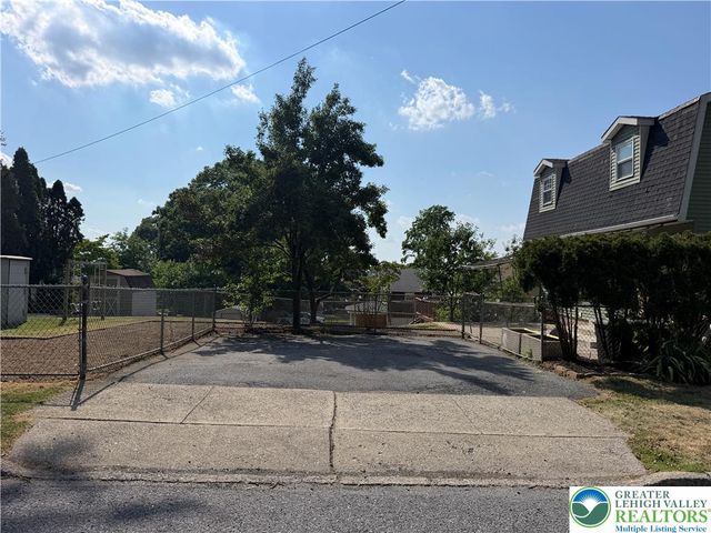 2548 28th Street Southwest, Allentown City, PA 18103
