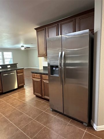 2031 Allyson Drive, Heartland, TX 75126