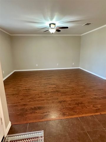 2031 Allyson Drive, Heartland, TX 75126