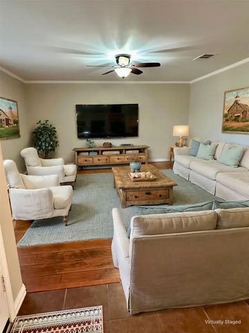 2031 Allyson Drive, Heartland, TX 75126
