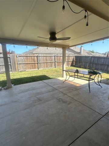 2031 Allyson Drive, Heartland, TX 75126