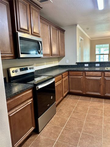 2031 Allyson Drive, Heartland, TX 75126