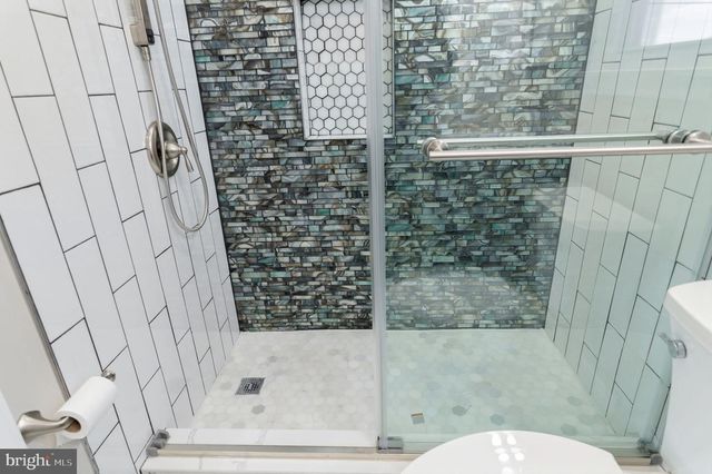 8901 OXON HILL RD, Fort Washington, MD 20744