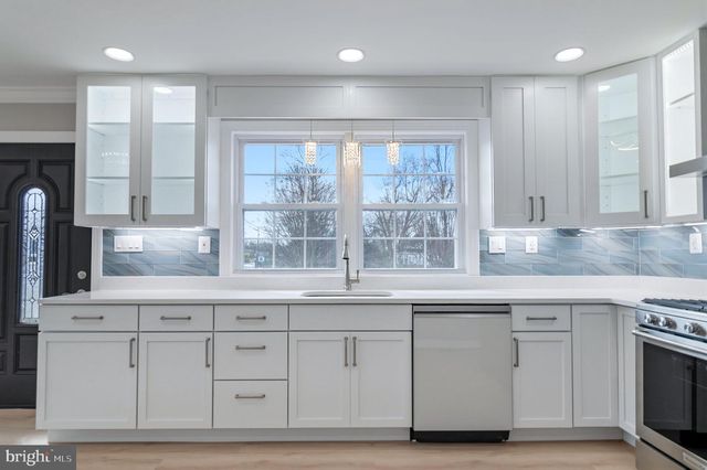 8901 OXON HILL RD, Fort Washington, MD 20744