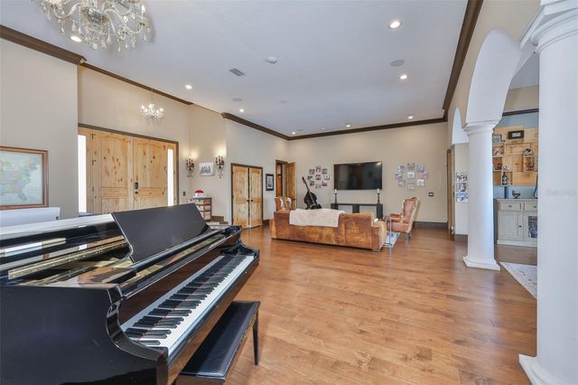 9805 COMPASS POINT WAY, Tampa, FL 33615