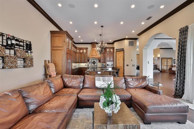 9805 COMPASS POINT WAY, Tampa, FL 33615