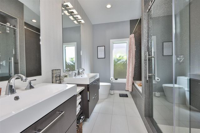 9805 COMPASS POINT WAY, Tampa, FL 33615