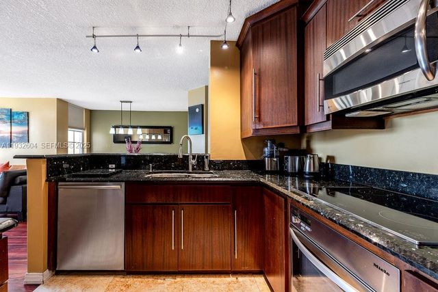 19999 E Country Club Dr 1302, Aventura, FL 33180