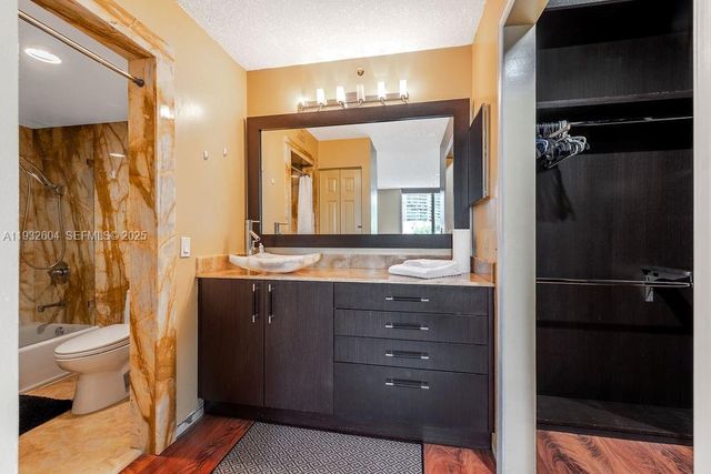 19999 E Country Club Dr 1302, Aventura, FL 33180