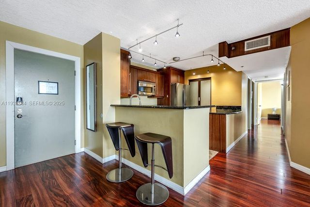 19999 E Country Club Dr 1302, Aventura, FL 33180