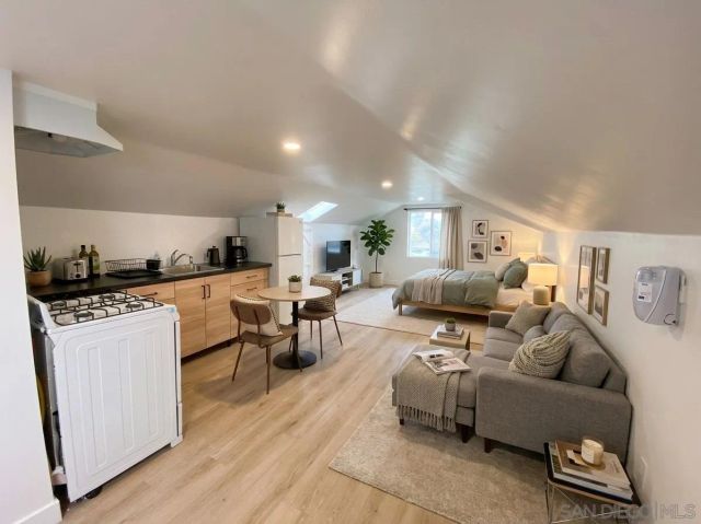 23 E 1st St, National City, CA 91950
