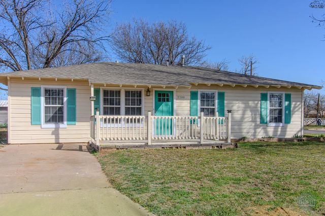 2200 GORDON STREET, Vernon, TX 76384