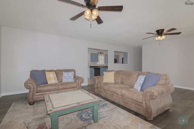 2200 GORDON STREET, Vernon, TX 76384