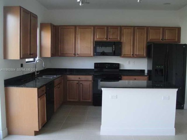 655 NE 193rd St 0, Miami, FL 33179