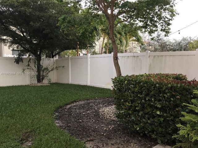 655 NE 193rd St 0, Miami, FL 33179