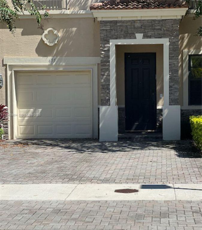 655 NE 193rd St 0, Miami, FL 33179