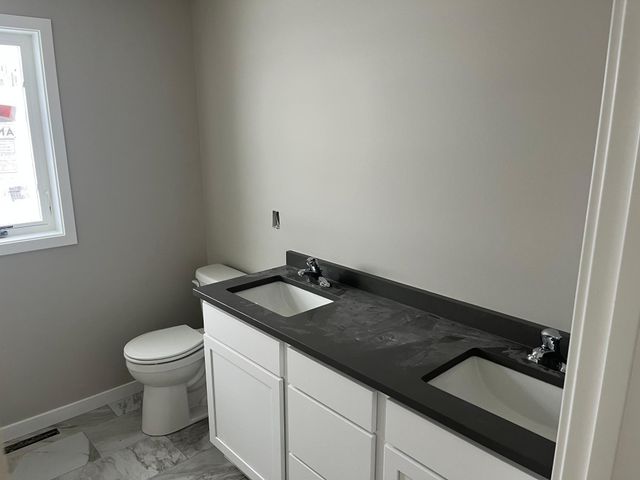 2206 Elk Run Drive SE, Pine Island, MN 55963