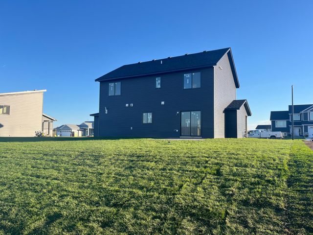 2206 Elk Run Drive SE, Pine Island, MN 55963