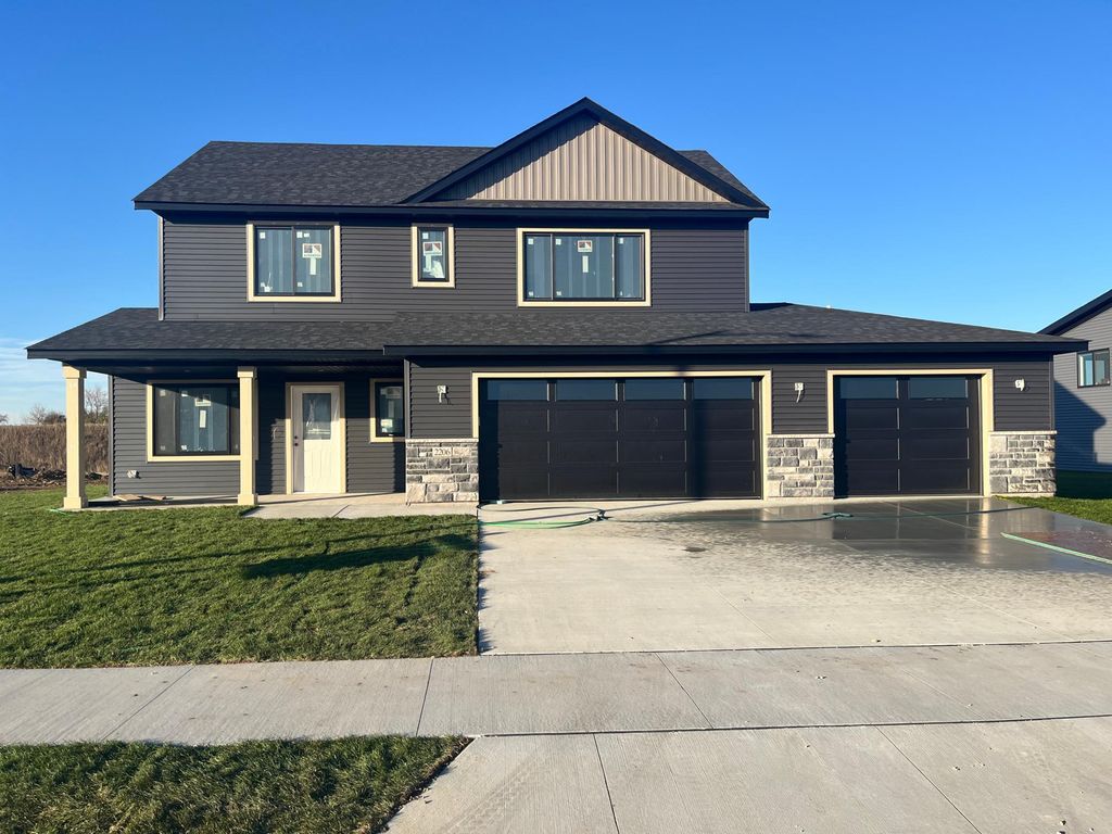 2206 Elk Run Drive SE, Pine Island, MN 55963