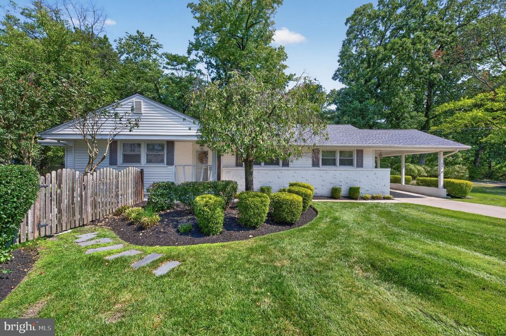 401 EDGEMOOR DR, MOORESTOWN, NJ 08057 — exterior