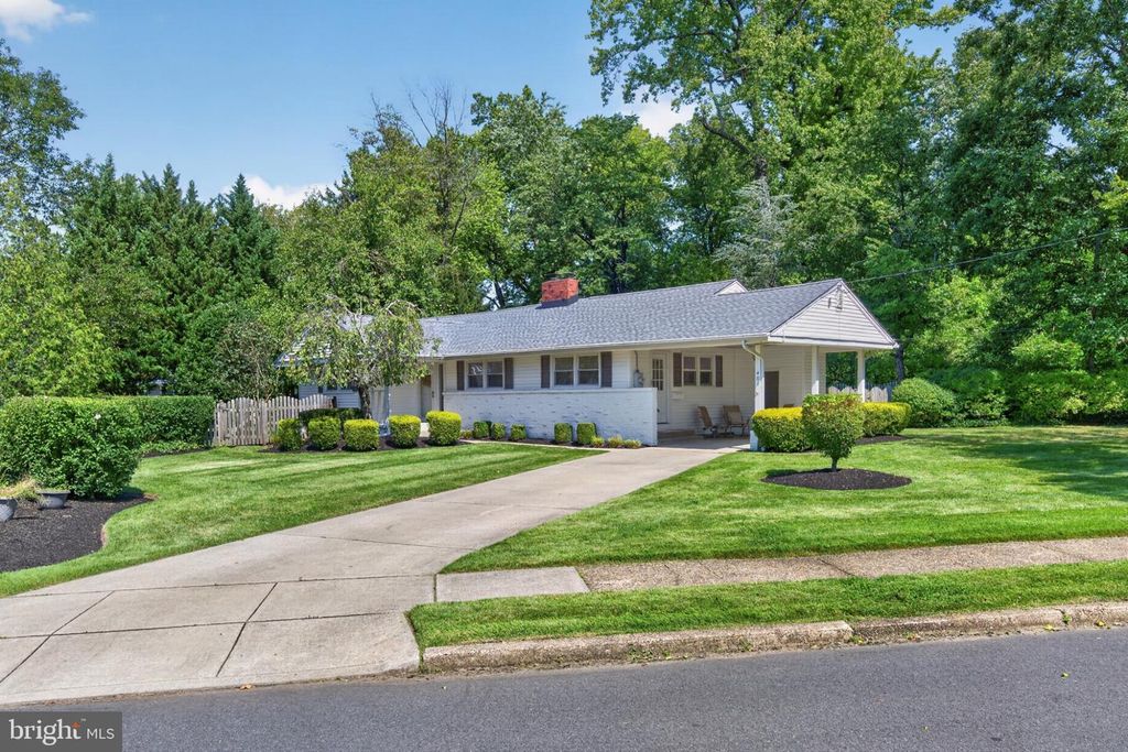 401 EDGEMOOR DR, MOORESTOWN, NJ 08057 — photo 2