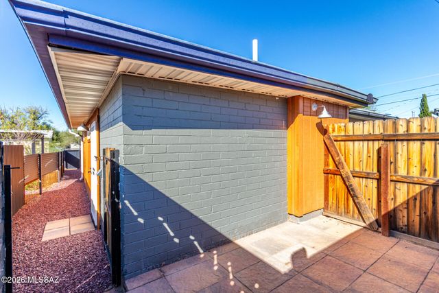 225 W 1st Street, Tucson, AZ 85705