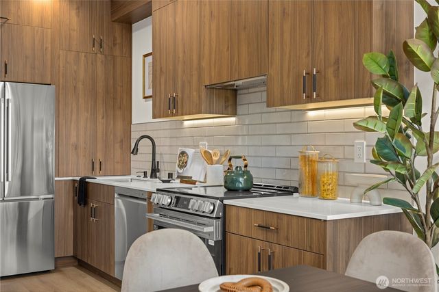 363 NW 76th Street, Seattle, WA 98117